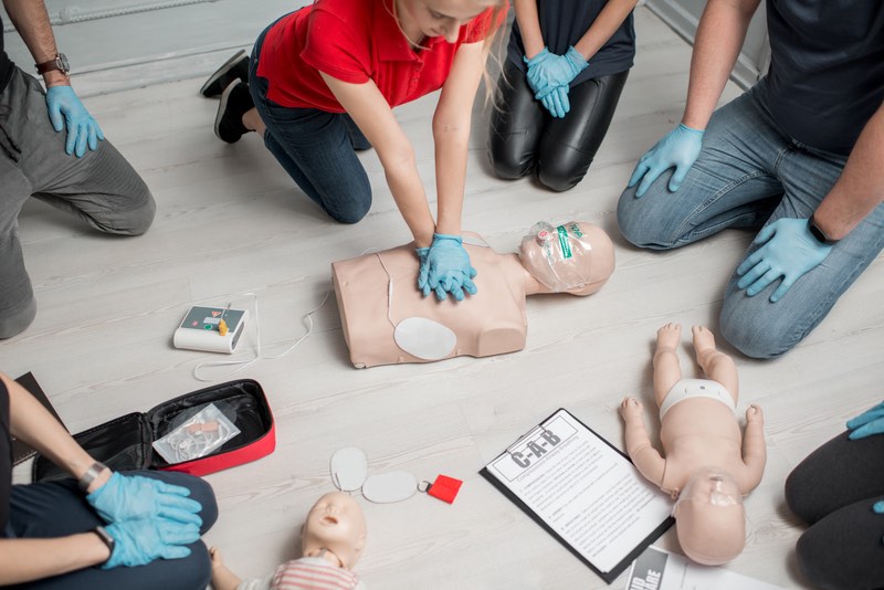 (English/中文) Standard First Aid CPR-C/AED ( OFA level 1 equivalent ) (Blended)